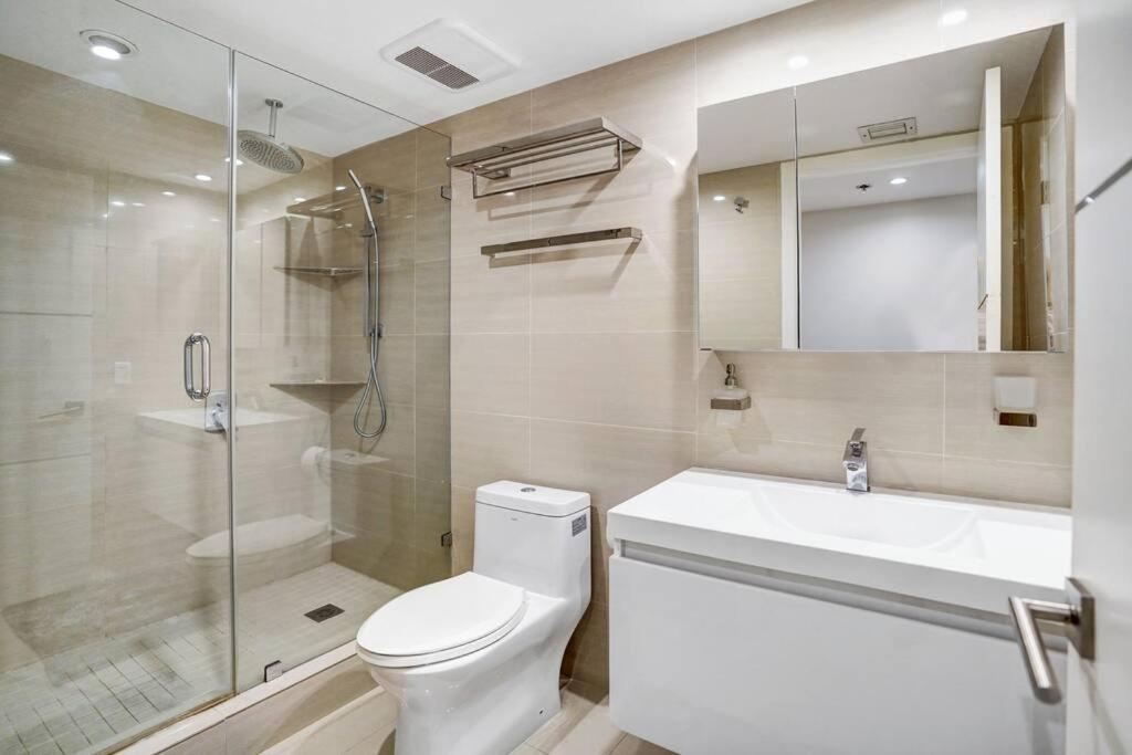 Some Like It Hot! Skyline & Water Views 4br *
