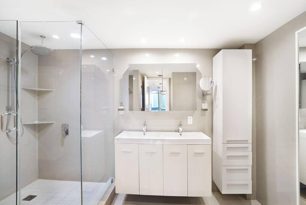 Some Like It Hot! Skyline & Water Views 4br
