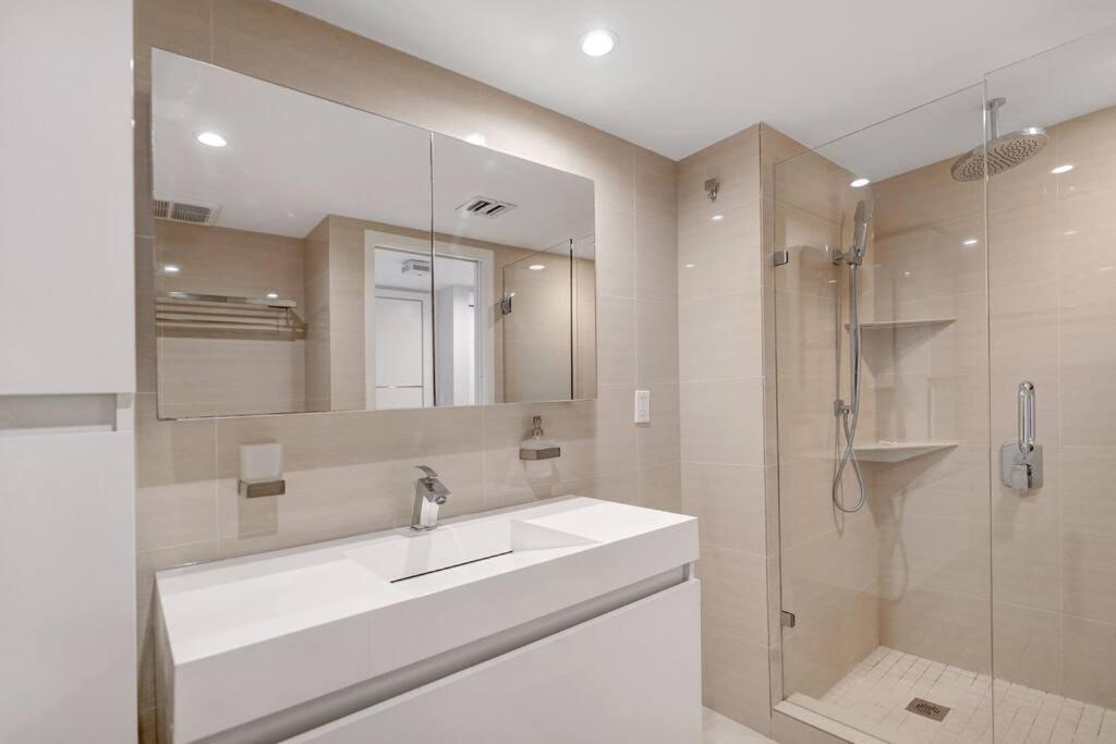 Apartment Some Like It Hot! Skyline & Water Views 4br Miami