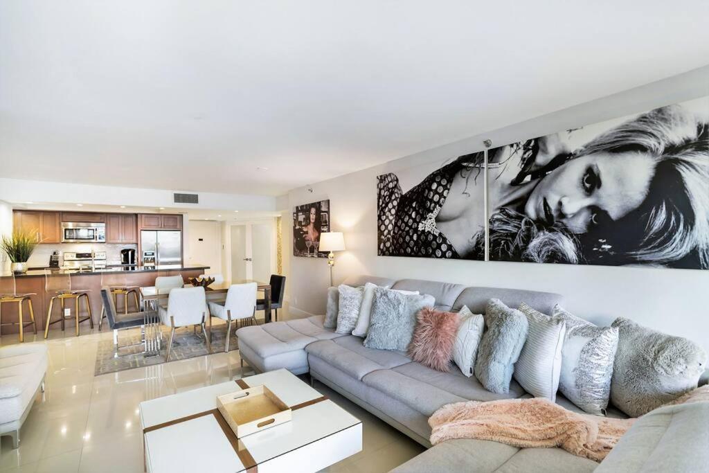 Apartment Some Like It Hot! Skyline & Water Views 4br