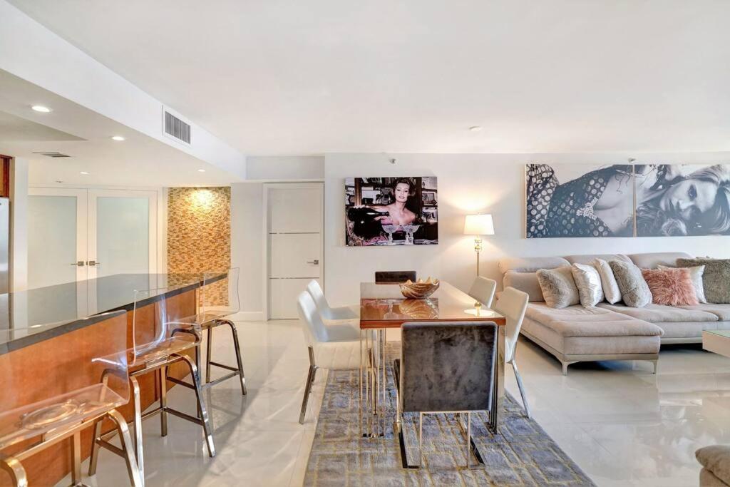 Some Like It Hot! Skyline & Water Views 4br Apartment Miami