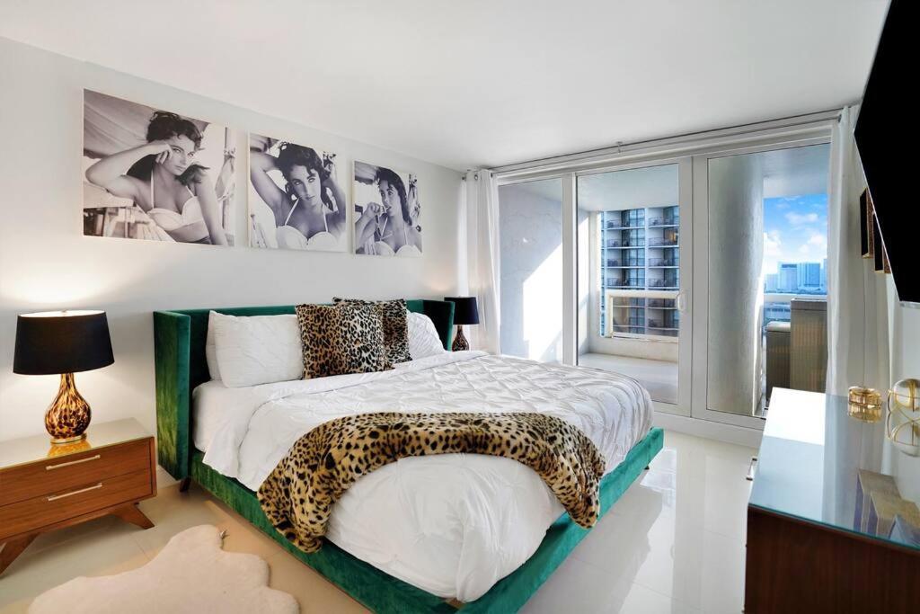 Some Like It Hot! Skyline & Water Views 4br Miami