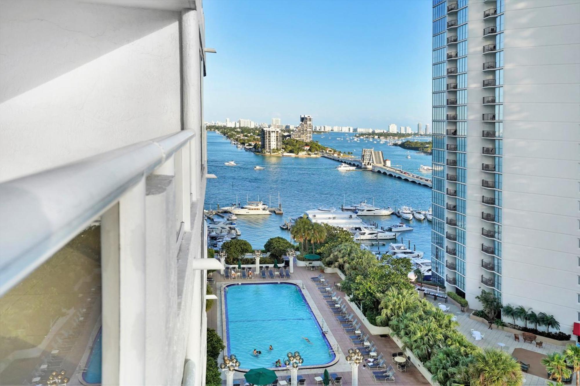 Some Like It Hot! Skyline & Water Views 4br Apartment *