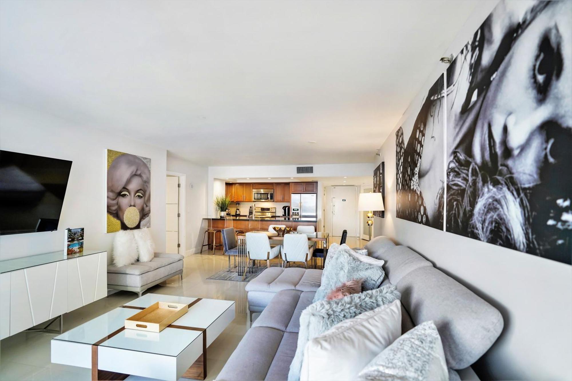 Apartment Some Like It Hot! Skyline & Water Views 4br